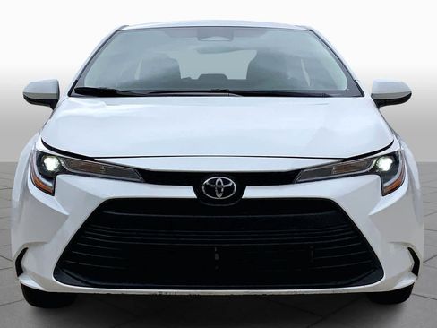 Used 2025 Toyota Corolla LE image 4