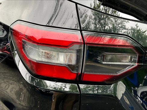 Used 2024 Honda Pilot Elite image 25