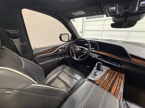Used 2023 Cadillac Escalade Premium Luxury AWD/4WD image 38