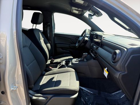 Used 2024 Chevrolet Colorado W/T image 19
