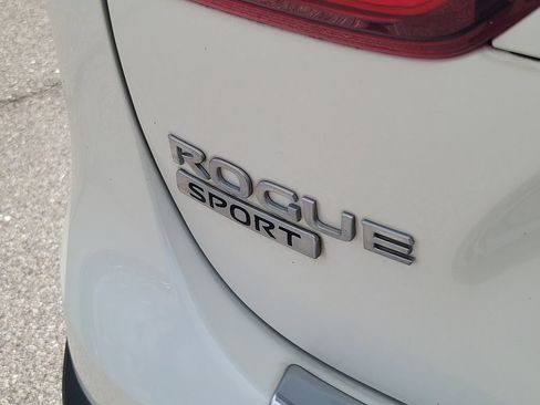 Used 2020 Nissan Rogue Sport SV w/ All-Weather Package AWD/4WD image 10