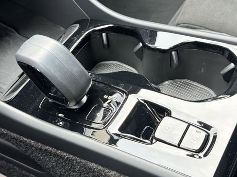 Certified 2025 Volvo XC40 B5 Plus image 16