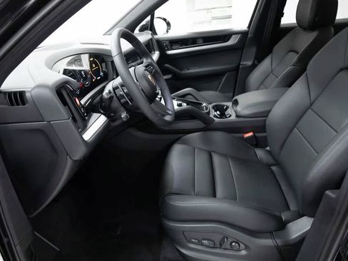 Certified 2025 Porsche Cayenne image 16