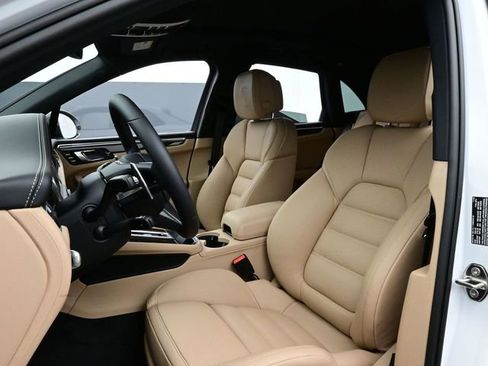 New 2026 Porsche Macan Turbo image 5