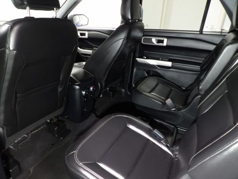 Used 2021 Ford Explorer XLT w/ Equipment Group 202A AWD/4WD image 13