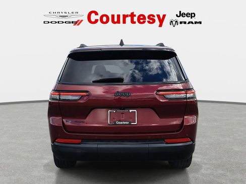 Certified 2023 Jeep Grand Cherokee L Laredo image 6