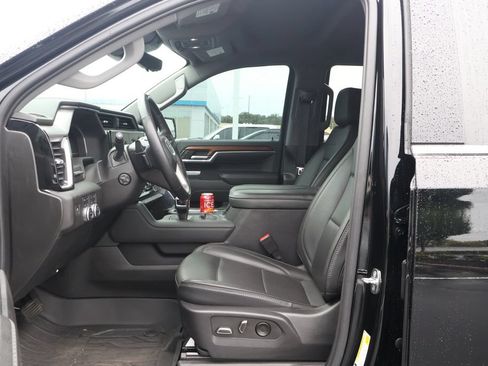 Used 2023 GMC Sierra 1500 Denali w/ Technology Package AWD/4WD image 12