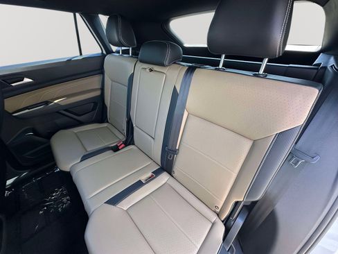 Used 2022 Volkswagen Atlas Cross Sport SE w/ Black Wheel Package image 32