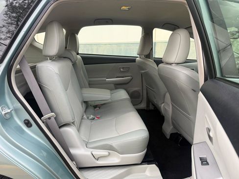 Used 2014 Toyota Prius V Five image 21