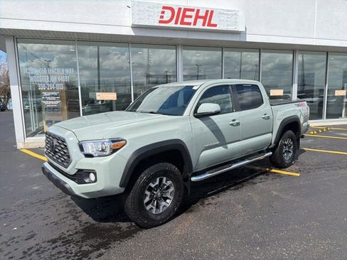 Used 2023 Toyota Tacoma TRD Off-Road image 2