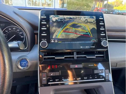 Used 2020 Toyota Avalon XLE image 9