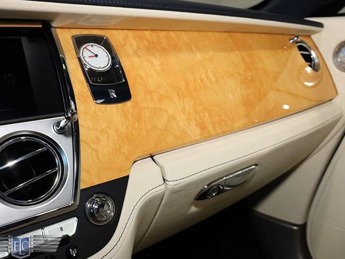 Used 2019 Rolls-Royce Wraith Coupe image 35