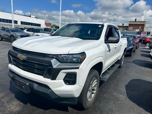 Used 2024 Chevrolet Colorado LT w/ LT Convenience Package II AWD/4WD image 3