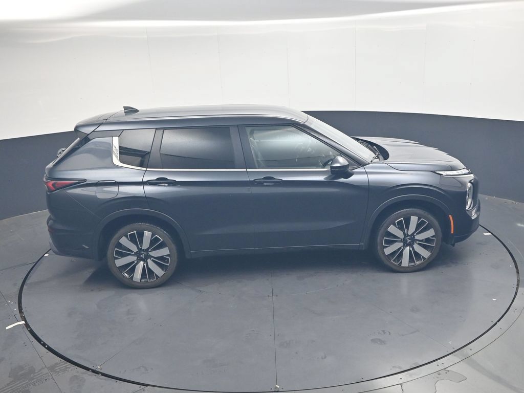 Used 2025 Mitsubishi Outlander SE FWD image 24