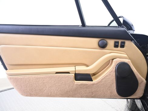 Used 1995 Porsche 911 Carrera RWD image 22