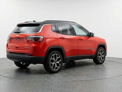 Used 2025 Jeep Compass Limited AWD/4WD image 9