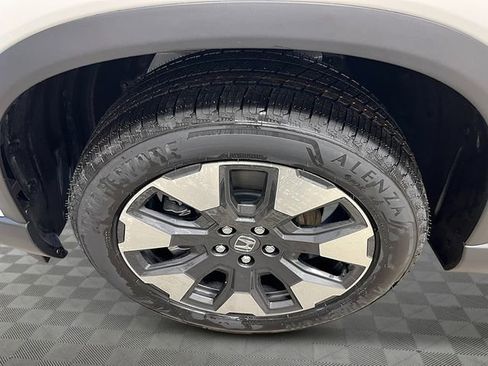 New 2026 Honda Pilot Touring image 13