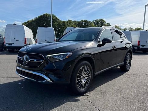 Used 2024 Mercedes-Benz GLC 300 4MATIC image 3
