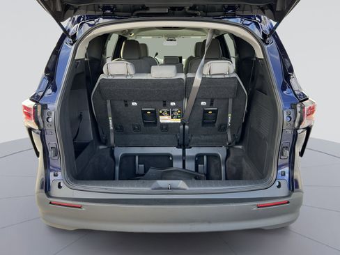 Used 2025 Toyota Sienna LE image 25