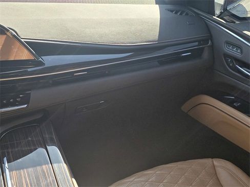 Used 2024 Cadillac Escalade Premium Luxury w/ Performance Package image 19