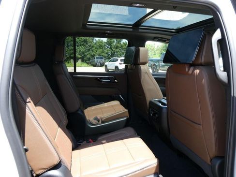 New 2026 Chevrolet Suburban High Country AWD/4WD image 13
