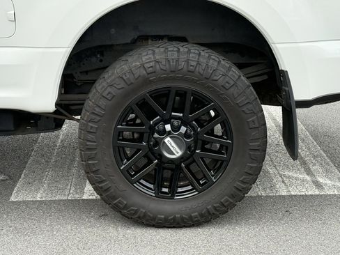 Used 2022 Ford F250 Lariat w/ Black Appearance Package image 10