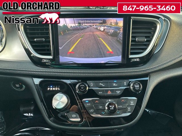 Used 2024 Chrysler Pacifica Touring FWD image 17
