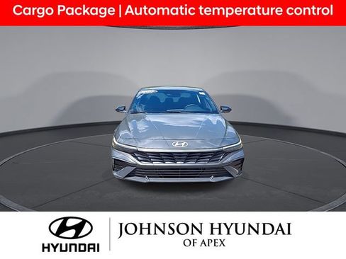 Used 2025 Hyundai Elantra SEL w/ Cargo Package FWD image 3