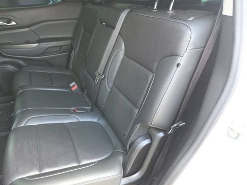 Used 2023 GMC Acadia SLT FWD image 12