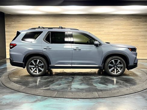 Used 2025 Honda Pilot Elite image 23