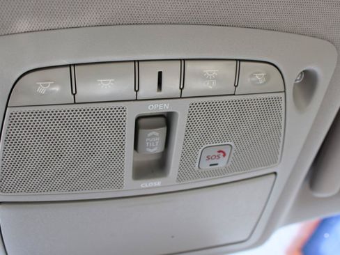 Used 2016 Nissan Maxima Platinum w/ Interior Lighting Package FWD image 35