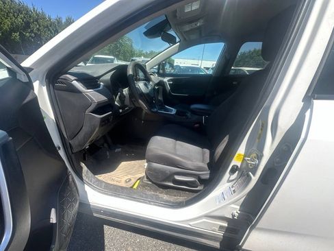 Used 2021 Toyota RAV4 LE AWD/4WD image 8