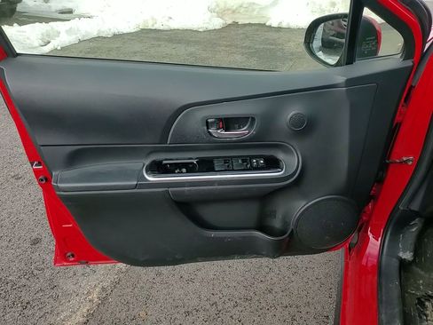 Used 2019 Toyota Prius C image 10