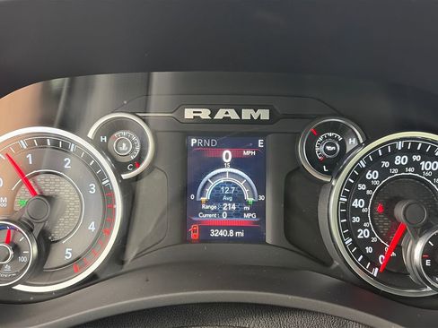 Used 2024 RAM 3500 Tradesman w/ Chrome Appearance Group AWD/4WD image 13