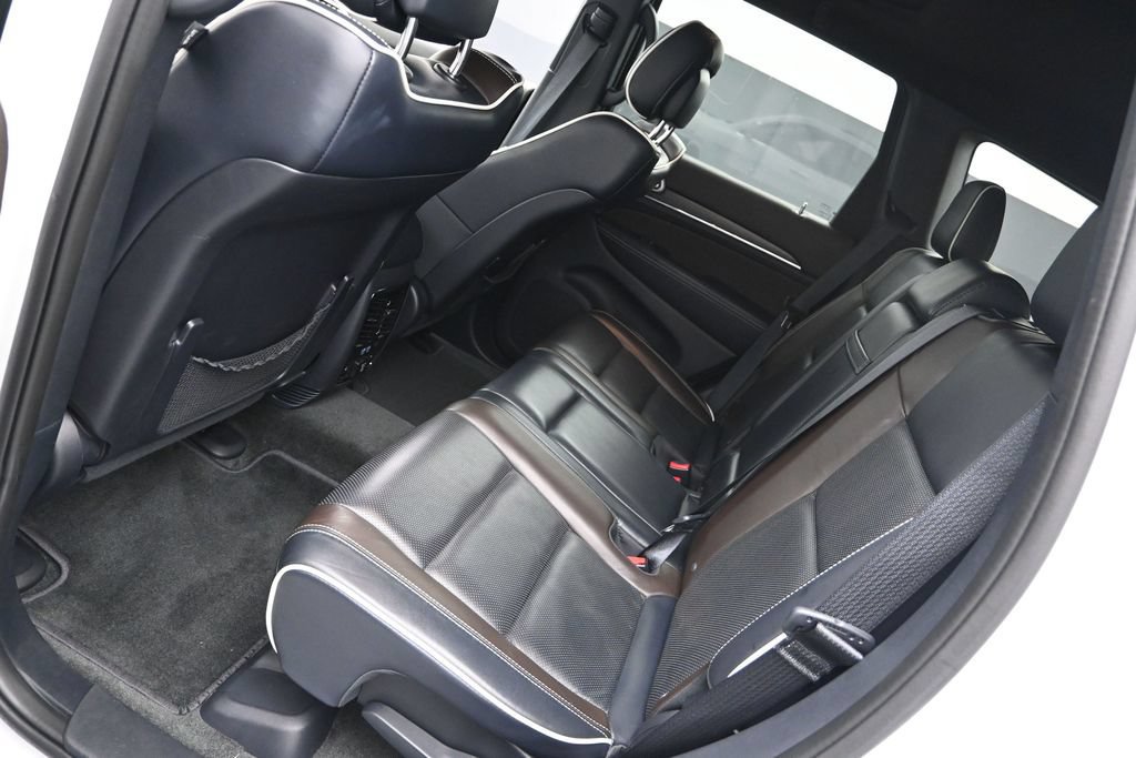 Used 2017 Jeep Grand Cherokee Overland w/ Jeep Active Safety Group RWD image 18