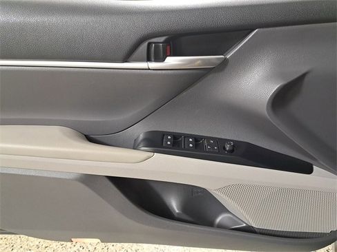 Used 2019 Toyota Camry SE w/ Convenience Package image 21