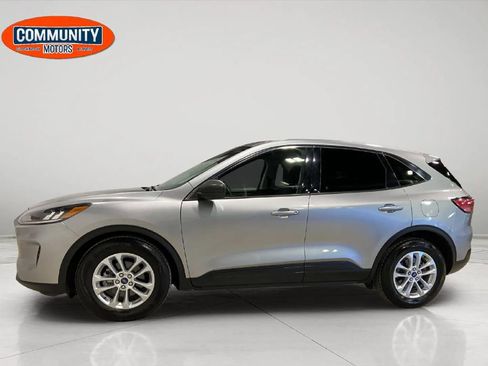 Used 2022 Ford Escape SE image 2
