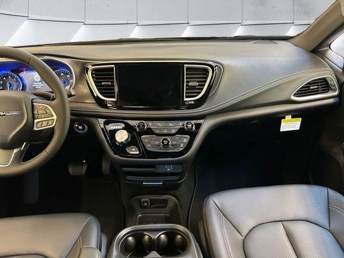 New 2026 Chrysler Pacifica Select image 12