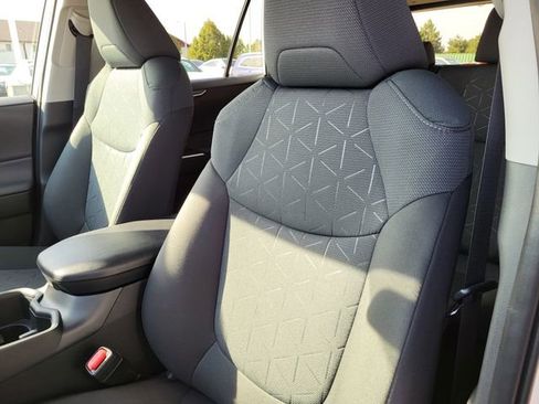 Used 2025 Toyota RAV4 XLE w/ Convenience Package image 16