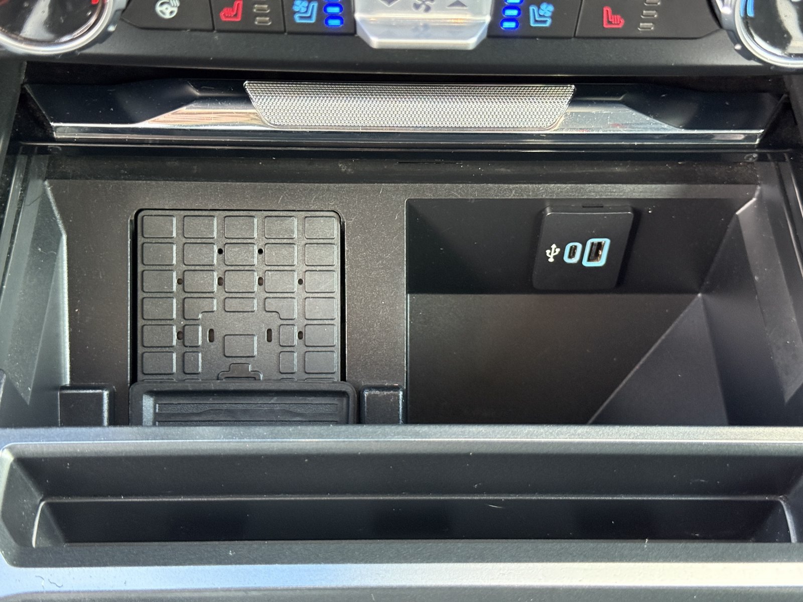 Used 2023 Ford F250 Lariat w/ Lariat Ultimate Package AWD/4WD image 36