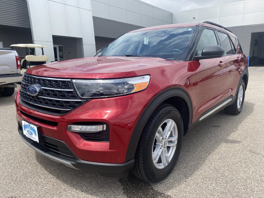 Used 2021 Ford Explorer XLT w/ Equipment Group 202A AWD/4WD image 2