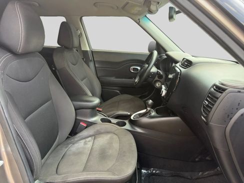 Used 2017 Kia Soul FWD image 15