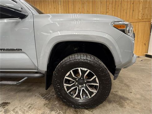 Used 2020 Toyota Tacoma TRD Sport AWD/4WD image 6
