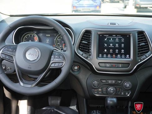 Used 2022 Jeep Cherokee Trailhawk w/ Comfort/Convenience Group AWD/4WD image 2
