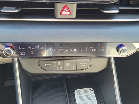 New 2026 Kia Carnival EX FWD image 32