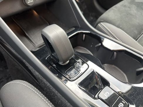 Certified 2025 Volvo XC40 B5 Plus image 19