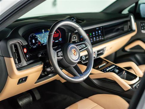 Certified 2025 Porsche Cayenne Coupe AWD/4WD image 22