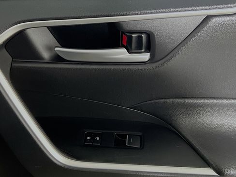 Used 2025 Toyota RAV4 XLE image 32