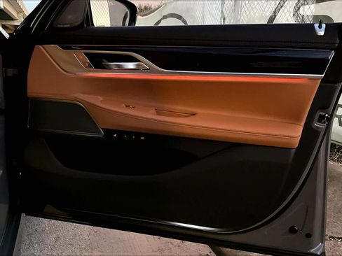 Used 2022 BMW 750i xDrive w/ Executive Package image 22