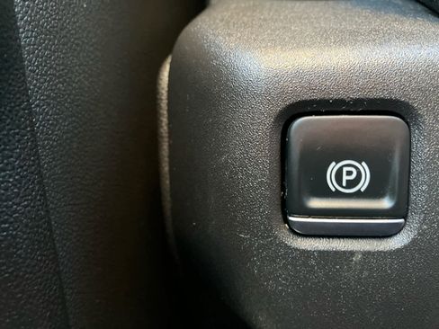 Used 2025 Chevrolet Silverado 1500 LT image 14